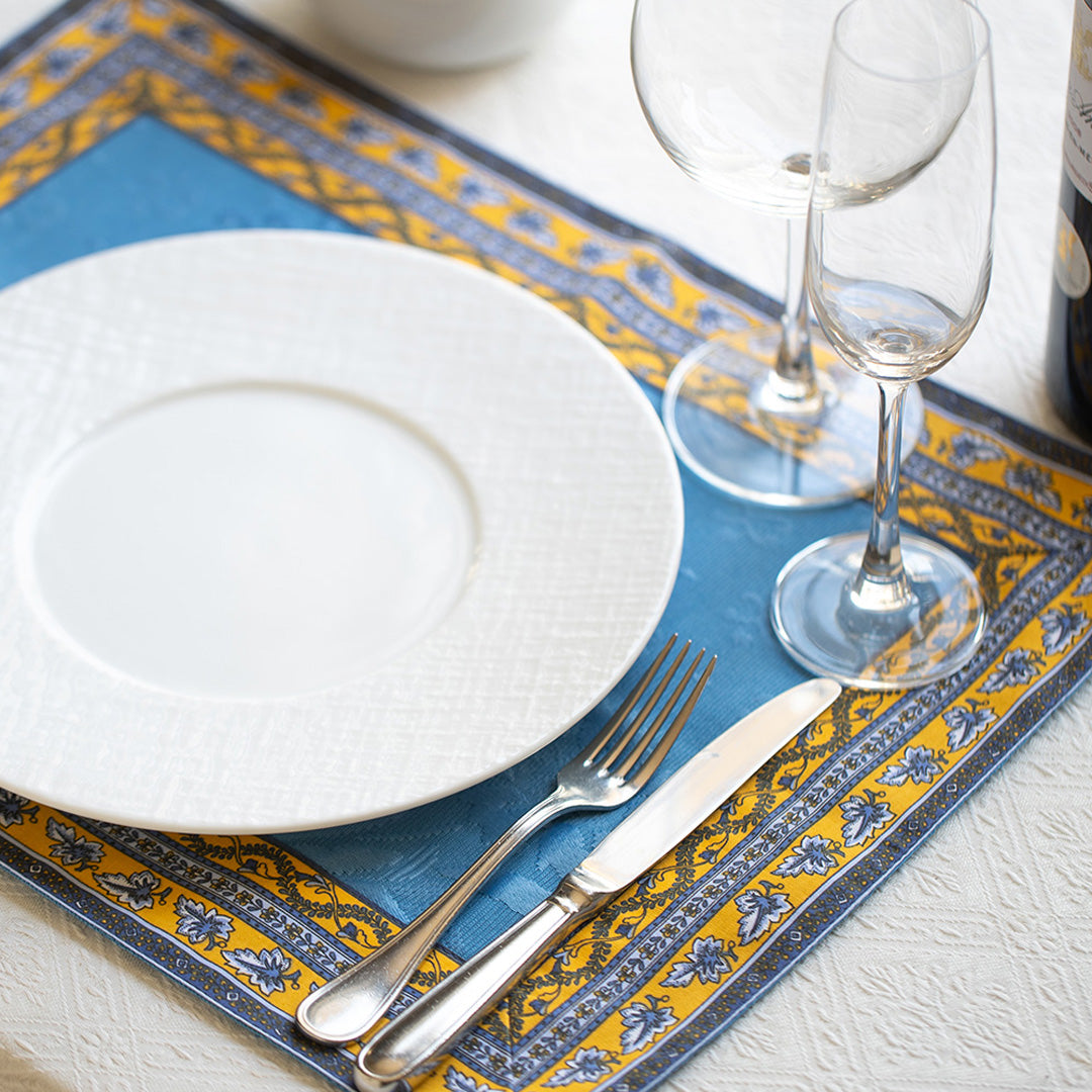 アヴィニョン ランチョンマット ブルー