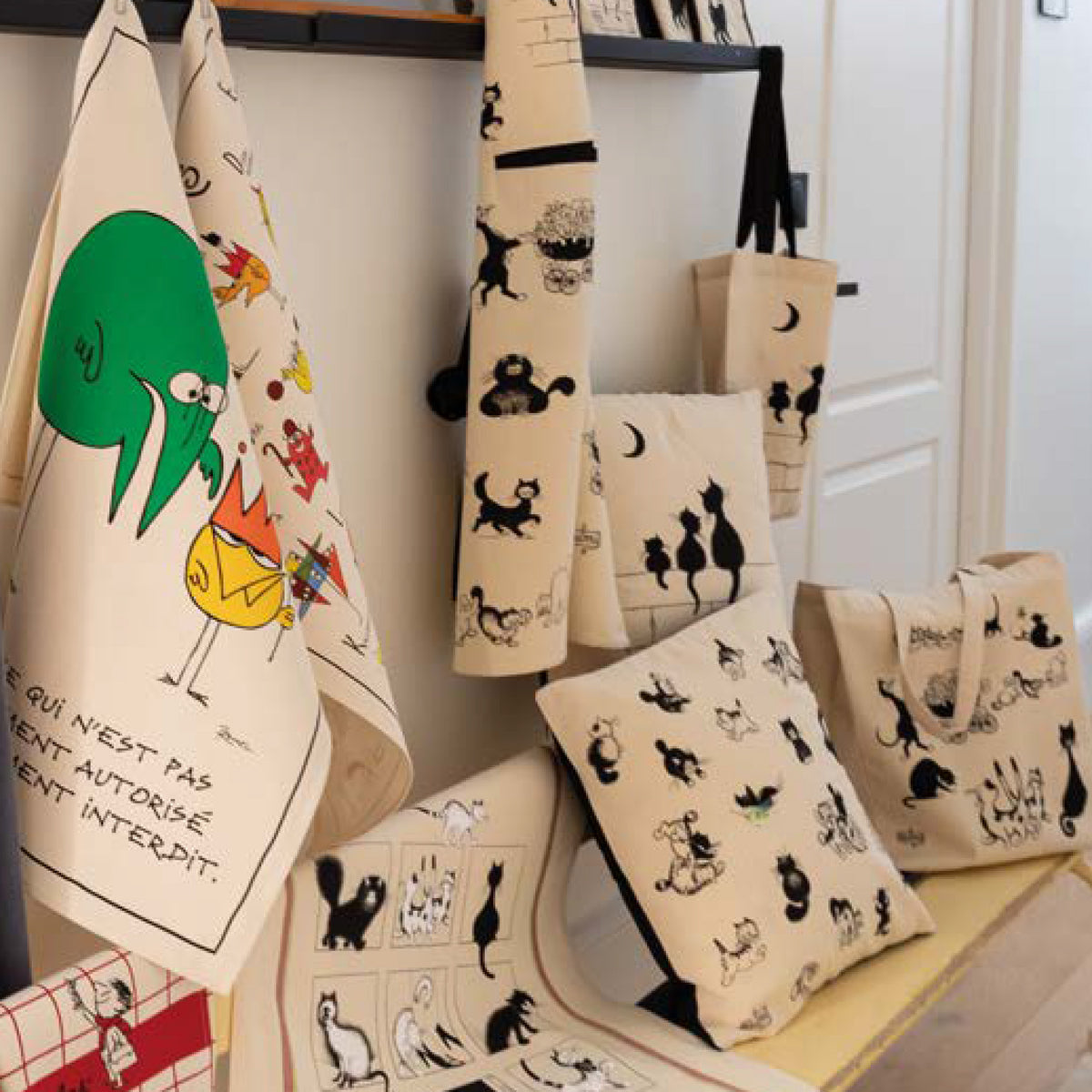 トートバッグ( 黒猫 )三日月