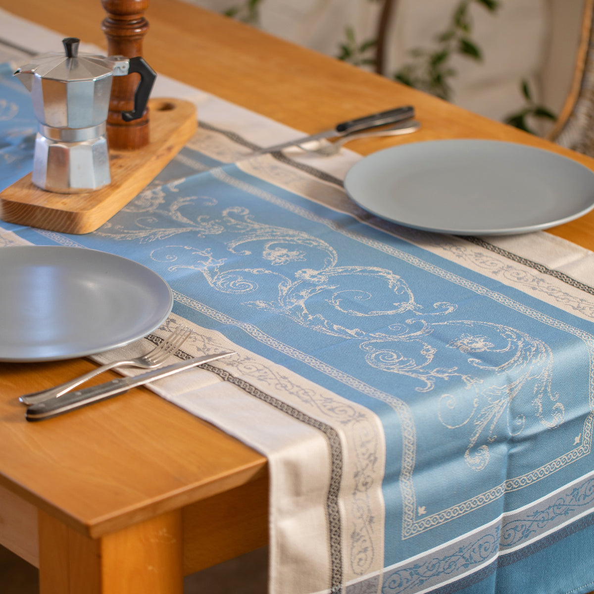 ブルーテーブルランナー