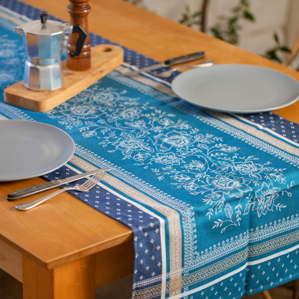 フラワーテーブルランナー