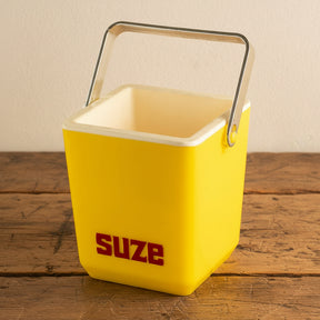 プラスチック SUZE 水入れ